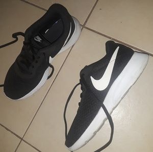 Nike Tanjun shoes